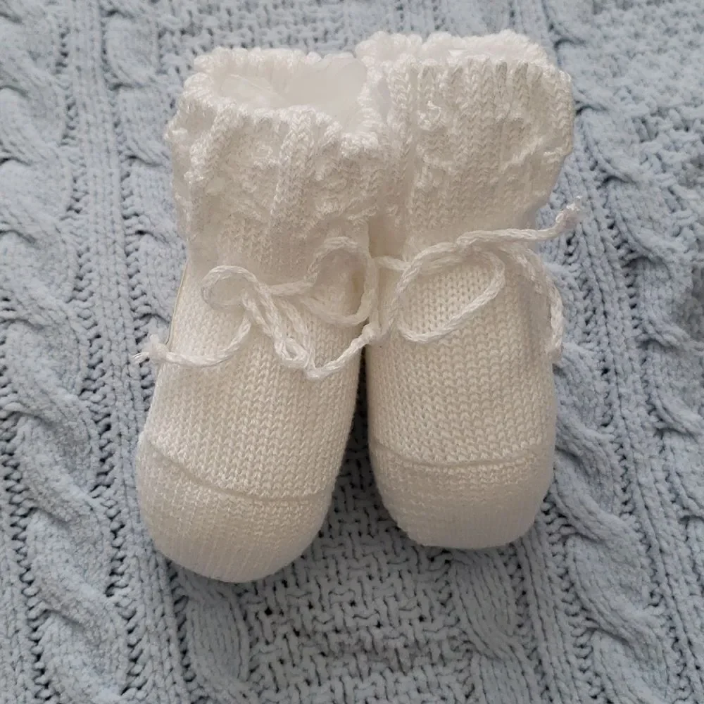 Carlino newborn knit booties